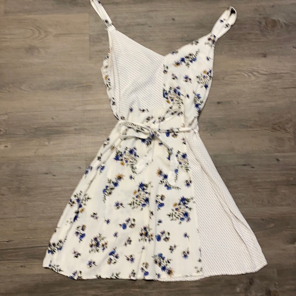 Beautiful white floral and polka dot dress (medium)